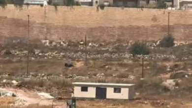 مستوطنون ينصبون كرفانات بالقرب من مدخل بلدة قبلان جنوب نابلس