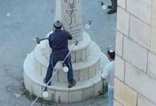 عضو الكنيست "سوكوت" يقتحم قرية مادما ويحطم نصبا تذكاريا للشهداء بالتنسيق مع جيش الاحتلال