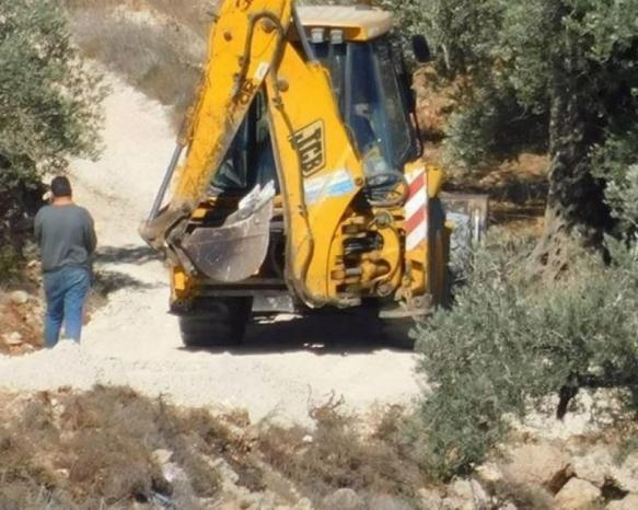 قوات الاحتلال تنفذ أعمال تجريف بمنطقتين في طولكرم قوات الاحتلال تنفذ أعمال تجريف بمنطقتين في طولكرم