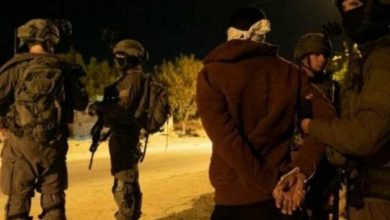 قوات الاحتلال تعتقل شابين شرقي قلقيلية