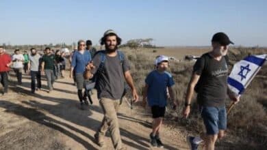 رام الله: الاحتلال يعتقل 3 مواطنين ومستوطنون يستولون على جرار زراعي في برقا