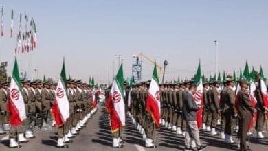 مسؤول إيراني كبير: طهران قررت الانتقال من سياسة دفاعية إلى هجومية بالكامل