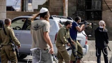 مستوطنون يهدمون عددًا من الحظائر الزراعية قرب بيت عنان شمال غرب القدس المحتلة