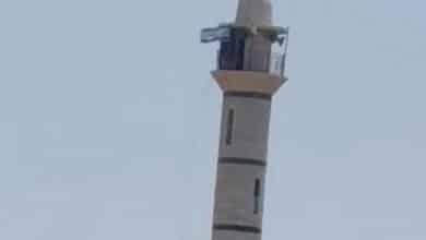 الاحتلال يرفع علمه فوق مئذنة مسجد أبو عبيدة بالتزامن مع استمرار عدوانه على نور شمس