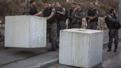 الاحتلال يضع مكعبات إسمنتية ويركب كاميرات مراقبة في مفترقات بجنين