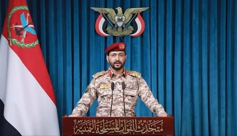 القوات المسلحة اليمنية تعلن استهداف سفينة نفطية سعودية وتحشيدات في مناطق حدودية
