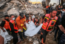 انتشال رفات 20 شهيدًا من تحت أنقاض منزل بحي الزيتون