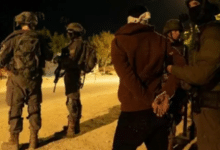 الاحتلال يعتقل شابين ويداهم محلات تجارية في ضاحية شويكة شمال طولكرم