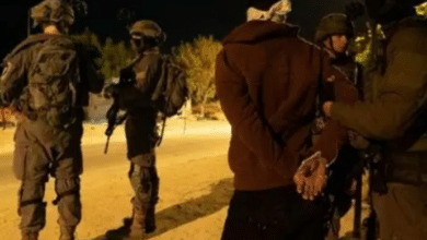 الاحتلال يعتقل شابين ويداهم محلات تجارية في ضاحية شويكة شمال طولكرم