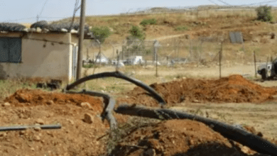 مستوطنون يسرقون المياه من الخط الرئيسي المزود لقرية المغير