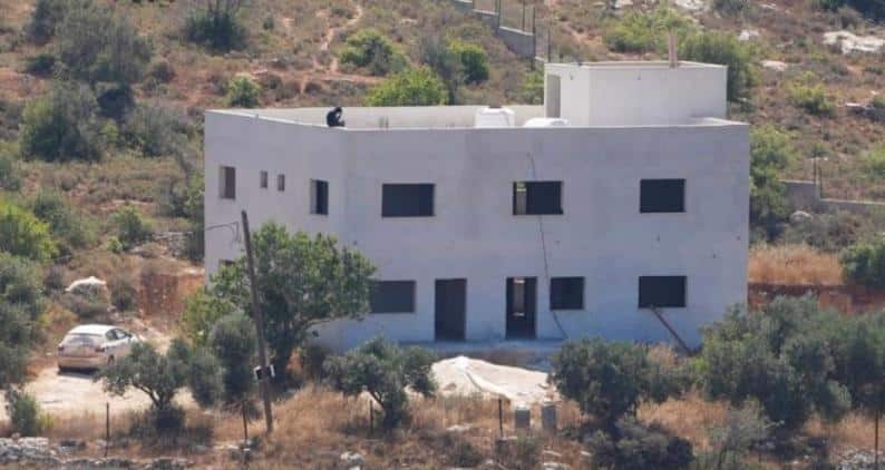 مستوطنون يقتحمون منزلًا قيد الإنشاء ويسرقون محتوياته في بلدة دير أبو ضعيف شرق جنين