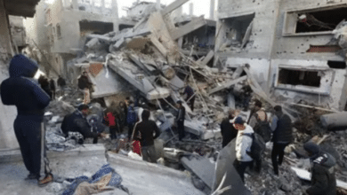 إصابة ثلاثة مواطنين في غارة للاحتلال على مخزن أدوية بمستشفى في دير البلح