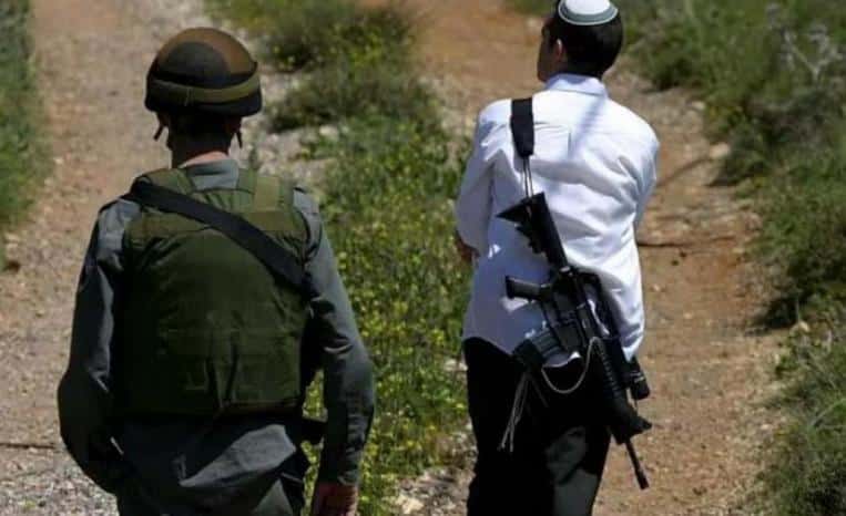 مستوطنون يجرفون أراضي لتوسعة مستوطنة غرب بيت لحم