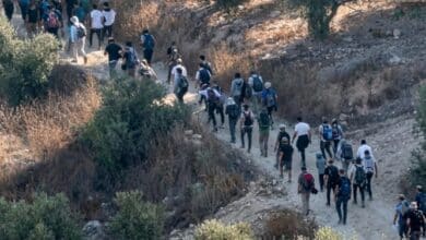 مستوطنون ينفذون جولات استفزازية في برقا والاحتلال يغلق مدخلها