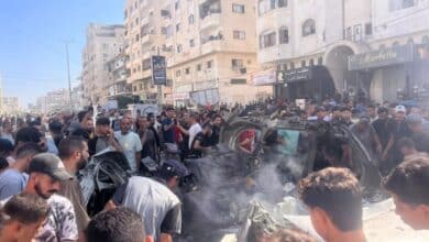شهيدان ومصابون في قصف الاحتلال مركبة بحي تل الهوا جنوب غرب مدينة غزة