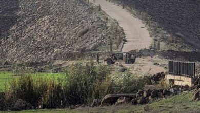 الاحتلال يعتقل مواطنا سوريا ويقصف بلدة بيت جن بالمدفعية