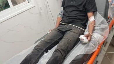 إصابة فتى خلال هجوم مستوطنين على منزل عائلته في الطيبة شرق رام الله