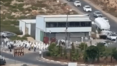 أعداد كبيرة من المستوطنين تقتحم بيتونيا غرب رام الله