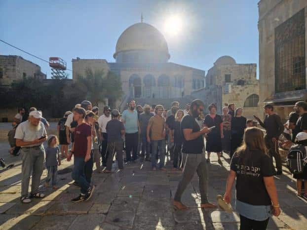 محافظة القدس تحذر من استغلال موسم الأعياد العبرية لفرض وقائع جديدة في المسجد الأقصى