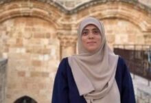 الاحتلال يُبعد المقدسية خديجة خويص عن الأقصى 6 أشهر
