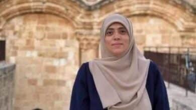 الاحتلال يُبعد المقدسية خديجة خويص عن الأقصى 6 أشهر