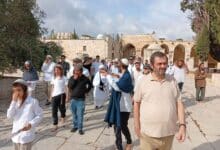 مئات المستوطنين يقتحمون المسجد الأقصى وسط اعتداءات في المدينة المقدسة