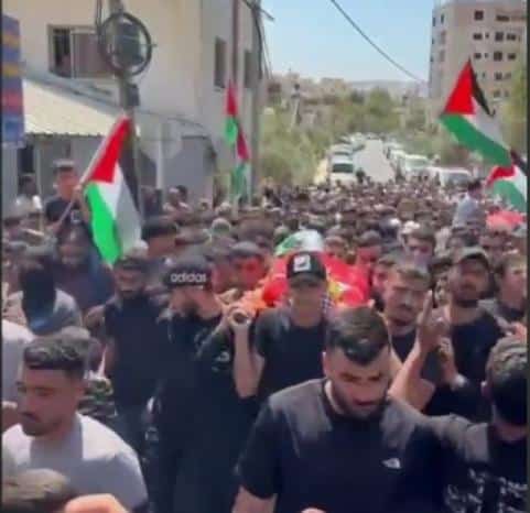 أهالي المغير يشيّعون شهيديهم عمر نعسان وخليل أبو عليا