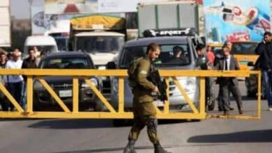 الاحتلال ينصب حاجزاً قرب بلدة نعلين غرب رام الله ويتسبب بأزمة مرورية