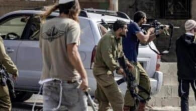 مستوطنون يهاجمون مركبة ويعتدون على سائقها قرب ترمسعيا