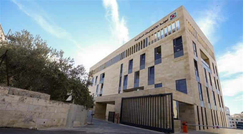 لجنة الانتخابات تتسلم طلب ترشح قائمة “الفينيق”