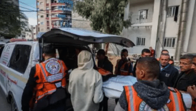 شهيد وإصابات في قصف إسرائيلي استهدف مركبة مدنية جنوب غرب غزة