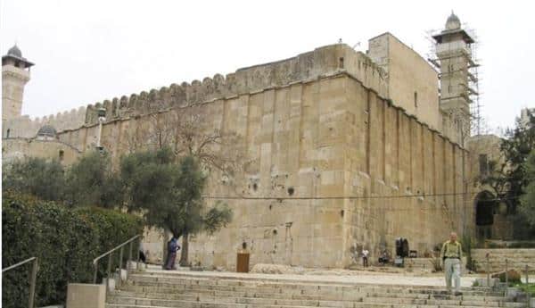 أوقاف الخليل: إعادة فتح الحرم الإبراهيمي الشريف أمام المصلين والزوار ظهر اليوم
