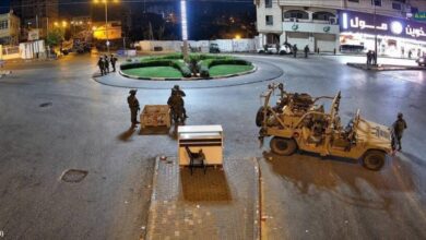 الاحتلال يشن عدوانا واسعا على محافظة الخليل: نزوح قسري.. هدم مبانٍ.. وحملة مداهمات واعتقالات واسعة