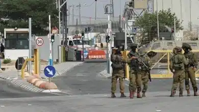 وزير جيش الاحتلال يوعز بإغلاق شامل للحواجز في الضفة وغزة غدا والأربعاء المقبل