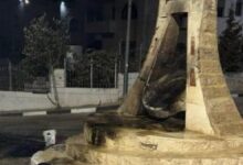 مستوطنون يحرقون دوارا ترحيبيا في قرية برقا شرق رام الله