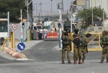 الاحتلال يفرض إغلاقا شاملا على الضفة بعد غد الثلاثاء ويمنع تنقّل العمال