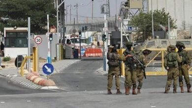 الاحتلال يفرض إغلاقا شاملا على الضفة بعد غد الثلاثاء ويمنع تنقّل العمال