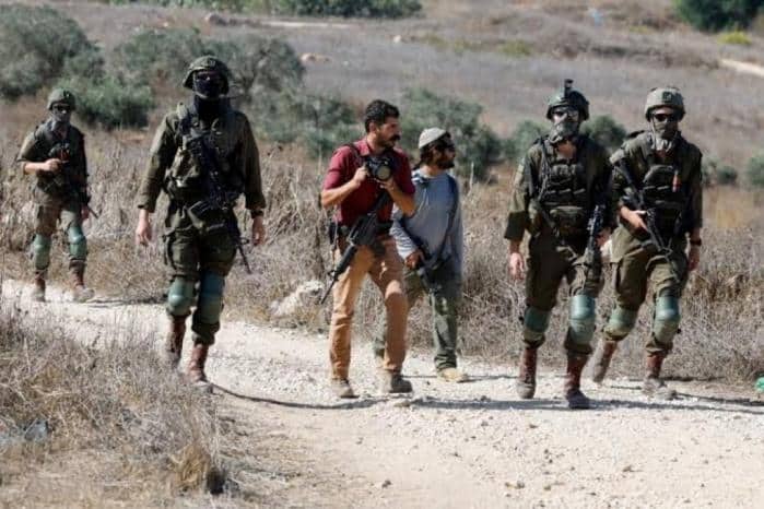 19 اعتداء للاحتلال والمستوطنين على قاطفي الزيتون بالضفة