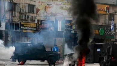 مستوطنين يهاجمون منازل المواطنين في بلدة السموع جنوب الخليل