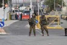 الاحتلال يحتجز 7 عمال في حوسان وينصب حاجزًا في بيت لحم