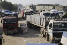 الإعلامي الحكومي بغزة يفند مزاعم الاحتلال بشأن التجارة والسيولة ويطالب بفتح المعابر