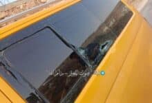 مستوطنون يعتدون على مركبات المواطنين بالحجارة شرق رام الله