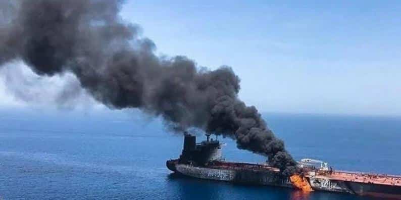 الحرس الثوري يعلن انفجار ناقلة نفط ثانية في هرمز.. وعراقجي يطرح خطة لإعادة فتح المضيق خلال 7 أيام