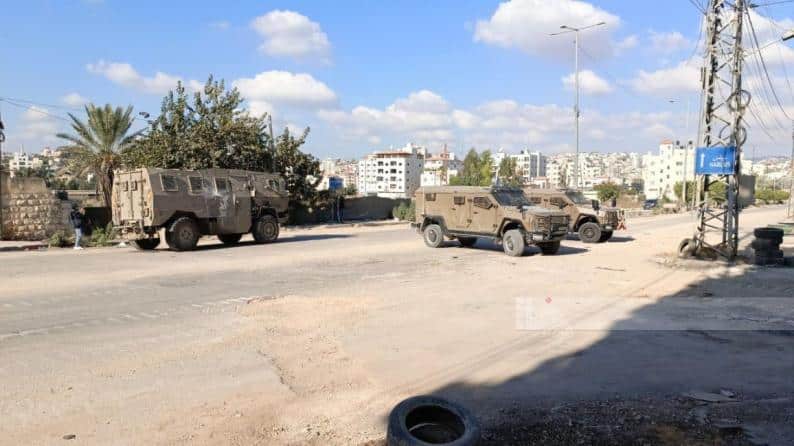 الاحتلال يقتحم محيط مستشفى الشهيد ثابت الحكومي في طولكرم ويداهم منزلا