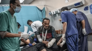 الصليب الأحمر يحذر من الوضع الكارثي في غزة ويدعو إلى إجلاء المرضى للعلاج بالخارج