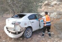 إصابة مواطن إثر انقلاب مركبته خلال مطاردة المستوطنين له جنوب نابلس
