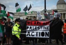 بريطانيا: أكثر من 150 كاتباً وشخصية يطالبون بتعديل حظر حركة "فلسطين أكشن"