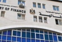 المالية: رواتب الموظفين عن شهر تموز يوم غدٍ الإثنين بنسبة لا تقل عن 50% وبحد أدنى 2000 شيكل