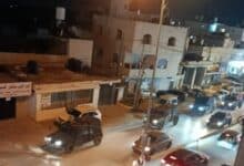 الاحتلال يقتحم مخيم قلنديا ويخلع أبواب منازل ويطلق قنابل الغاز والصوت