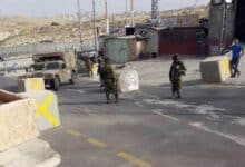 الاحتلال يغلق مداخل ومخارج بلدة حزما شمال شرق القدس
